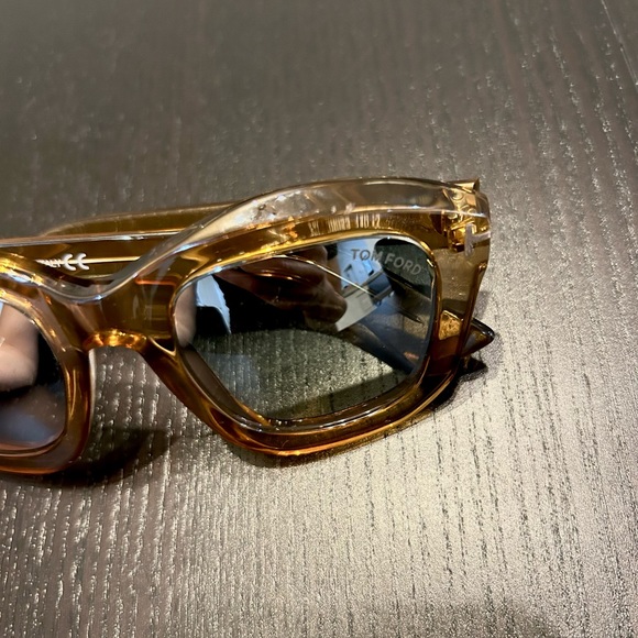 Tom Ford Square Sunglasses TF582 Julia-02 45P Transparent Champagne - Picture 3 of 12